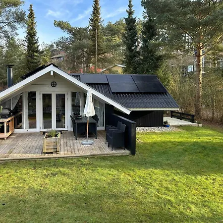 Summer House On Natural Plot With Three Terraces Сasa de vacaciones